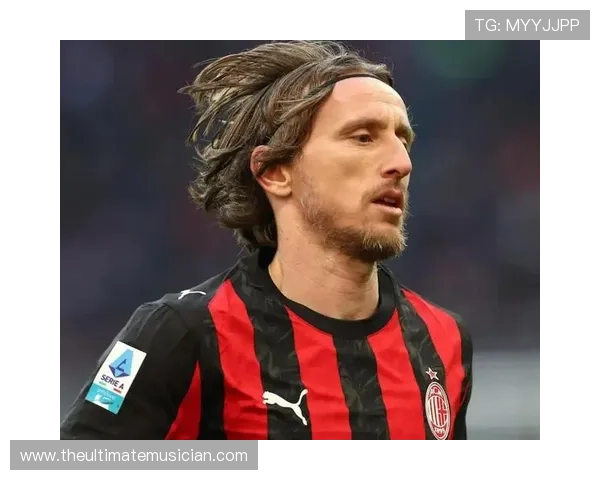 AC米兰的控制力不足，本质是中场与边路脱节