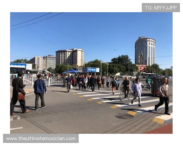 吴向东家的冰箱里塞满了能量胶，连饮料都按分钟算卡路里