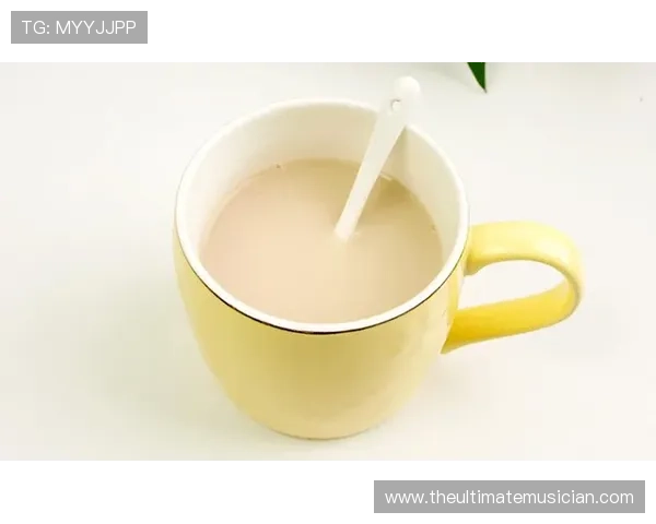 杨千霖家冰箱里塞满蛋白粉，连饮料都是按克称着喝的